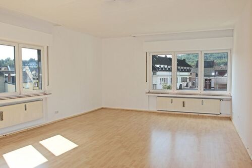 01 WoZi Süd- und Westfenster - Helle 80qm Wohnung mit uneinsehbaren 10qm Balkon