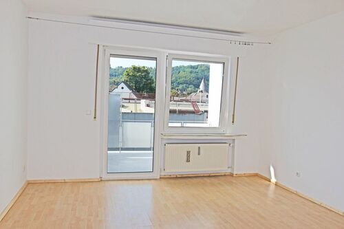 04 Schlafzimmer mit Balkon - Etagenwohnung mit 80,00 m&sup2; in Andernach zur Miete