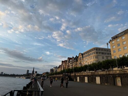 1.. - Provisionsfrei* Golzheim - Provisionsfrei komplett sanierte 4 Zi-Wohnung mit traumhaften Ausblick