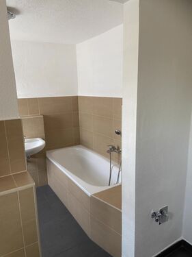 (02b) Bad, rechter Teil - 4- Zimmerwohnung mit 60,00 m&sup2; in Zwenkau zum Kaufen