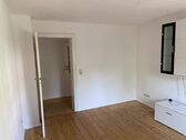 (05b) Zimmer 2 (Möbel Mietereigentum) - 
