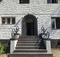 Mehrfamilienhaus oder für 1 Familie: Stilaltbau-Villa komplett-saniert mit Garten, Hof und Stall - Pfungstadt