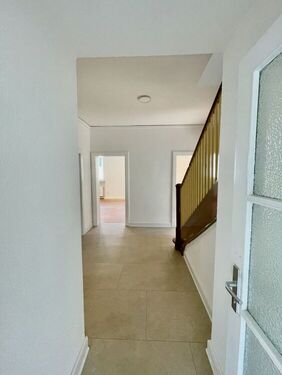 Diele EG - 8 Zimmer Doppelhaushälfte zum Kaufen in Frankeneck