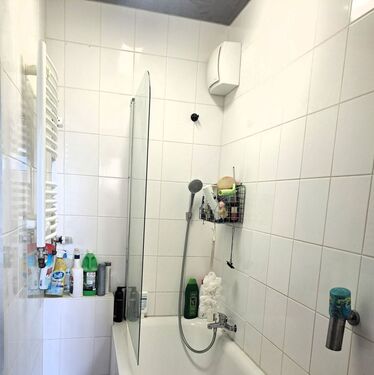Bad mit Wanne - 