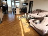 großzuegiger Wohn-Ess-Bereich - 4 Zimmer 4- Zimmerwohnung in Düsseldorf