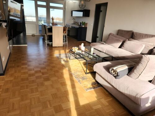 großzuegiger Wohn-Ess-Bereich - 4 Zimmer 4- Zimmerwohnung in Düsseldorf