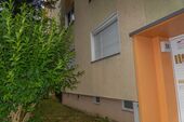 Küche und Hauseingang - 2Raumwohnung mit Balkon, Waschmaschine und Küchenzeile. NEU Totalsanierung