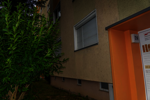 Küche und Hauseingang - 2Raumwohnung mit Balkon, Waschmaschine und Küchenzeile. NEU Totalsanierung