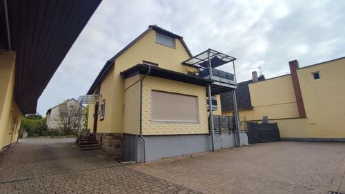 Rückseite Haupthaus Hof - 22 Zimmer Mehrfamilienhaus, Wohnhaus in Billigheim-Ingenheim