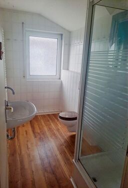 2. OG Bad mit Dusche - Maisonettenwohnung mit 85,00 m&sup2; in Nauheim zum Kaufen