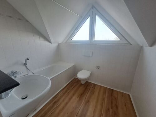 DG Bad mit Badewanne - 