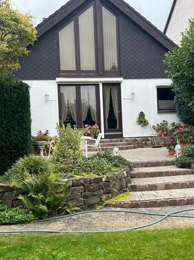 Hausansicht Gartenseite Terrasse - 3 Zimmer Einfamilienhaus zum Kaufen in Hannover