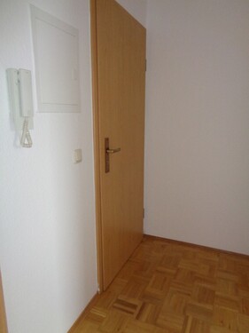 1OG-rechts-Wohnungstür - 2- Zimmerwohnung mit 50,00 m² in Borna zur Miete