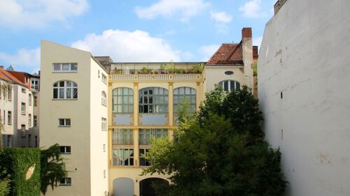 Blick vom Balkon (im Sommer) - 1 Zimmer Etagenwohnung zum Kaufen in Berlin