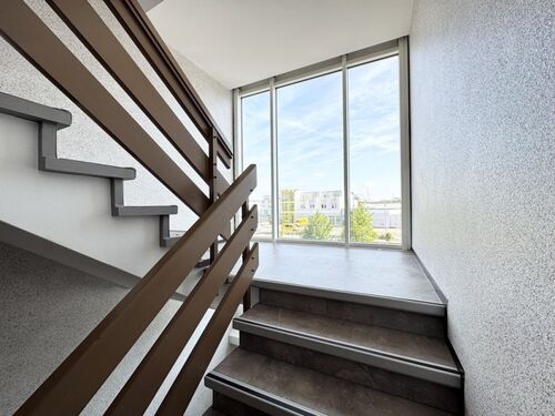 Helles Treppenhaus - Wohn- & Geschäftshaus mit 177,00 m² in Korbach zum Kaufen