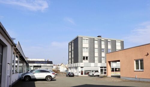 Blick in den Hof - Werkstatt in Korbach zum Kaufen