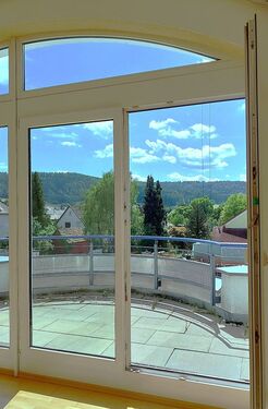 Zum Balkon - 4.5 Zimmer Dachgeschoßwohnung zur Miete in Lorch
