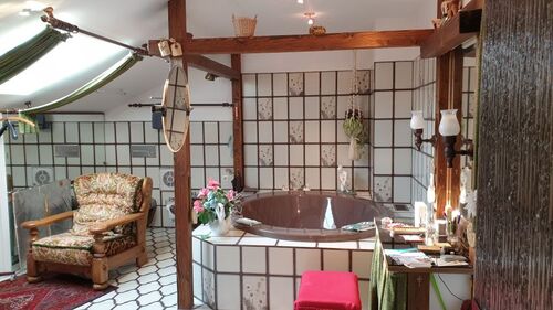 Bad groß vom Schlafzimmer aus - 