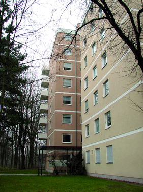 Hausfassade mit Hauseingang - 