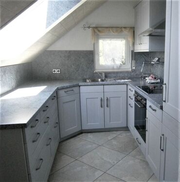Helle EBK mit 2 Fenster - 