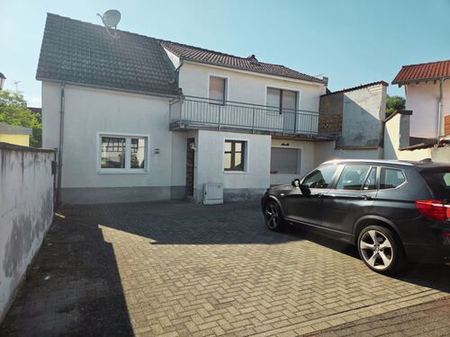 Vorderansicht-Parkplatz - 