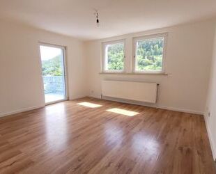 Frisch renovierte 2-Zi.-Altbau-Wohnung in schöner, zentrumsnaher Aussichtslage (Mietdauer: min 4 Jahre) - Bad Wildbad