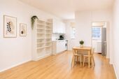 Wohnzimmer - Provisionsfrei* Toplage Schöneberg: Attraktive 1-Zimmer-Wohnung mit Einbauküche & Keller