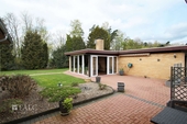Terrasse und Gartenhaus - 