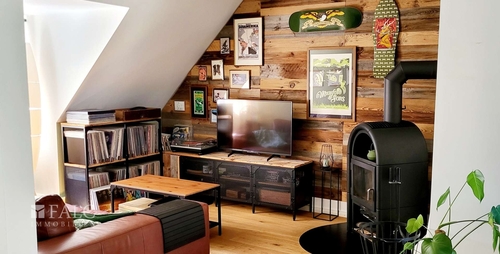 Wohnzimmer mit Kamin - 3 Zimmer Etagenwohnung in Hamburg