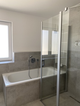 Bad 3_WE6 - 3- Zimmerwohnung mit 106,00 m² in Dinkelscherben zur Miete