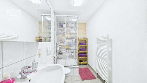 2. Wohneinheit Erdgeschoss - Badezimmer - 