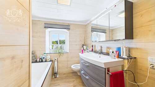 1. Wohneinheit Obergeschoss - Badezimmer - 