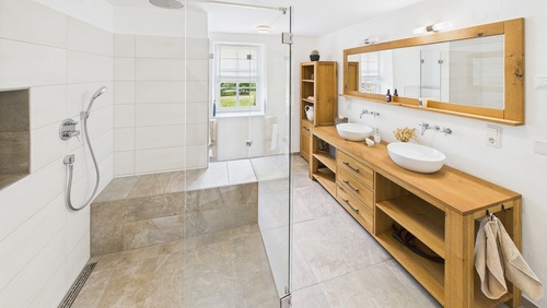 CAM01984G0-PR0497-STILL005 - 