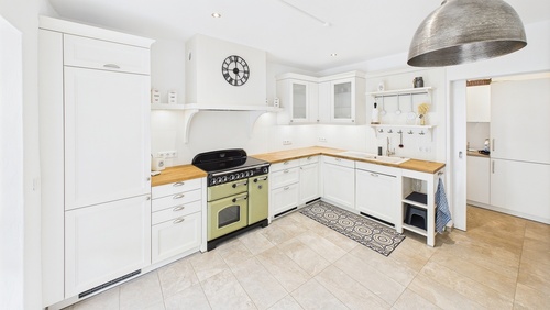 CAM01984G0-PR0497-STILL001 - 