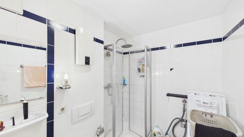 1. OG Badezimmer inkl. Waschmaschinenanschluss - Etagenwohnung mit 35,00 m&sup2; in Trier zur Miete