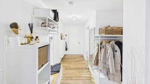 EINGANGSBEREICH EIGENTUMSWOHNUNG - Erdgeschoßwohnung mit 104,00 m&sup2; in Kenn zum Kaufen