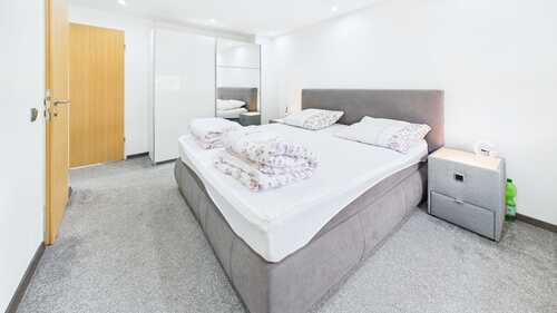 CAM01984G0-PR0492-STILL008 - 