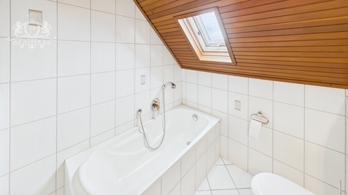 CAM01984G0-PR0452-STILL046 - 