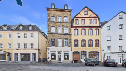 Front vom Haus - 12 Zimmer Mehrfamilienhaus, Wohnhaus zum Kaufen in Koblenz