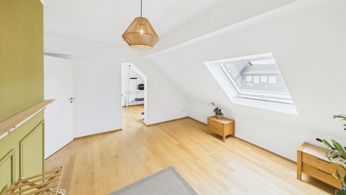 CAM01984G0-PR0499-STILL009 - 