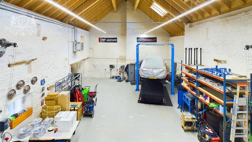CAR-ROOM & Werkstatt - 
