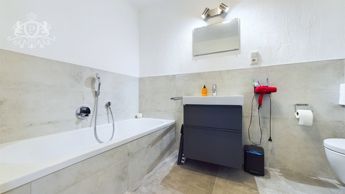 Wohneinheit 2 - Badezimmer - 2.OG - 