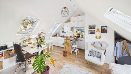 Offener Wohnbereich im Dachgeschoss - 