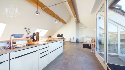 CAM01984G0-PR0442-STILL010 - 