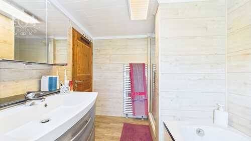 1. Wohneinheit Obergeschoss - Badezimmer - 