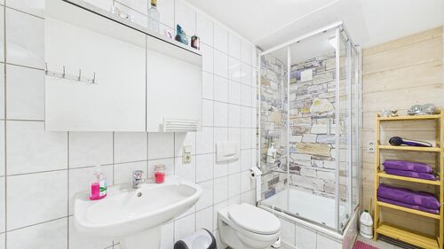 2. Wohneinheit Erdgeschoss - Badezimmer - 