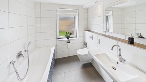 CAM01984G0-PR0499-STILL012 - 