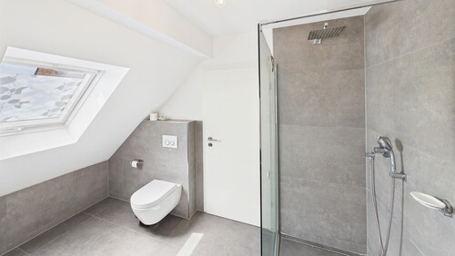 CAM01984G0-PR0499-STILL004 - 