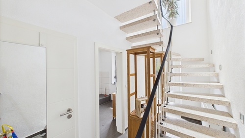 CAM01984G0-PR0499-STILL028 - 