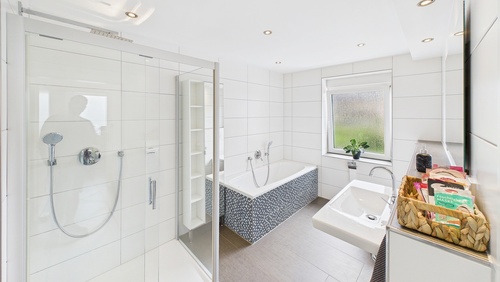 CAM01984G0-PR0499-STILL010 - 